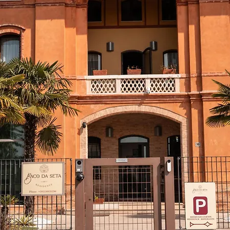 Baco Da Seta アパートホテル 4*